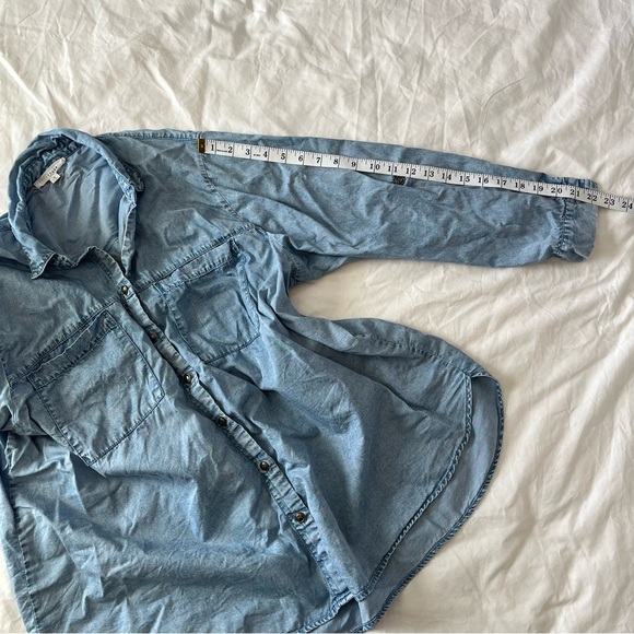 Jane & Delancey 2X chambray button-down tunic shirt, light wash denim top - Picture 5 of 7